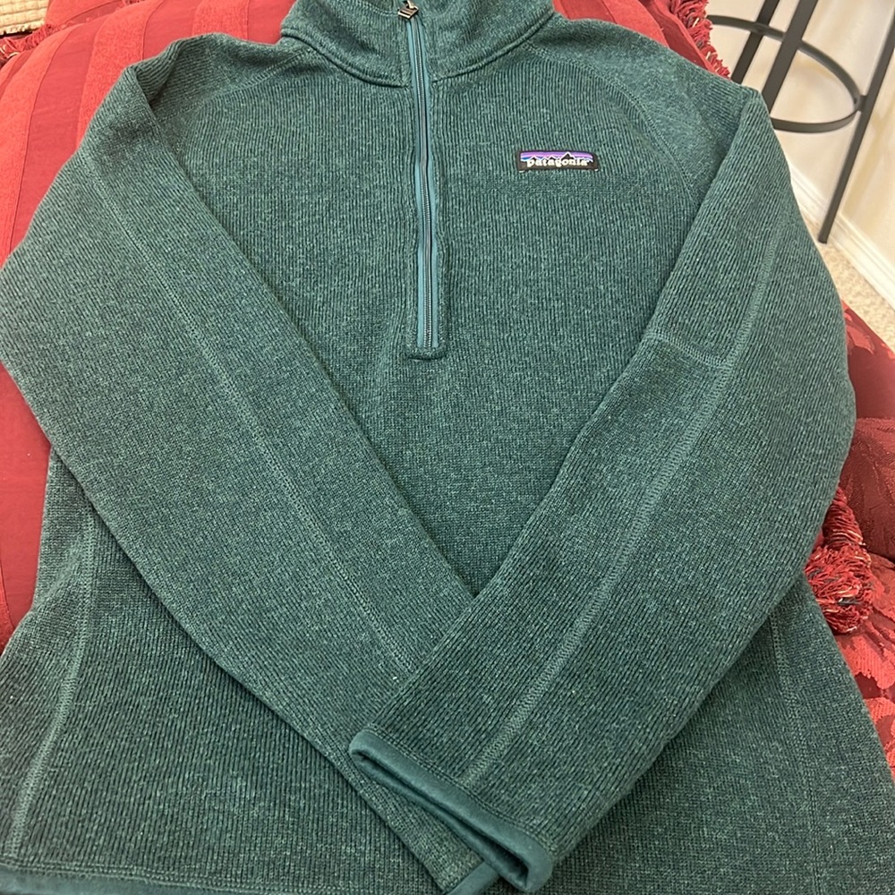 Women’s green Patagonia 1/4 zip sweater